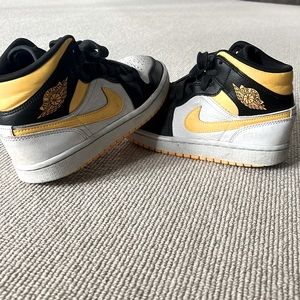 Mid laser orange black woman’s size 5 Jordan 1s